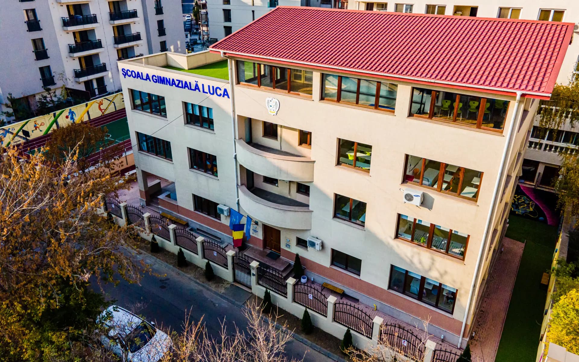 Contact – Liceul Teoretic LUCA