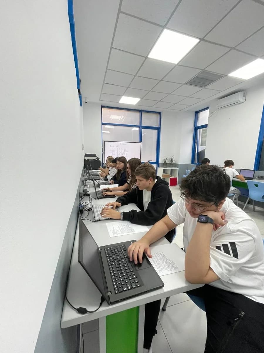 Liceul Teoretic Luca — fotografie 3